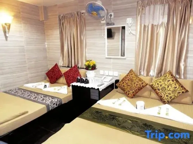 Standard Triple room
