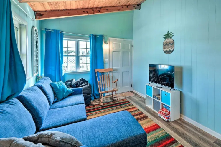Pet-friendly Townhome, 2 Blocks to Atlantic Beach!