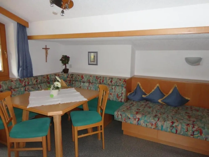 3 Bedrooms Apartment