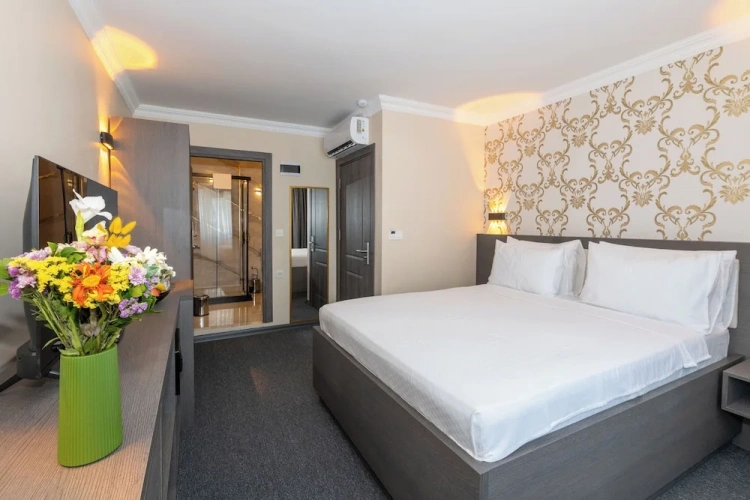 Standard Double room with city view