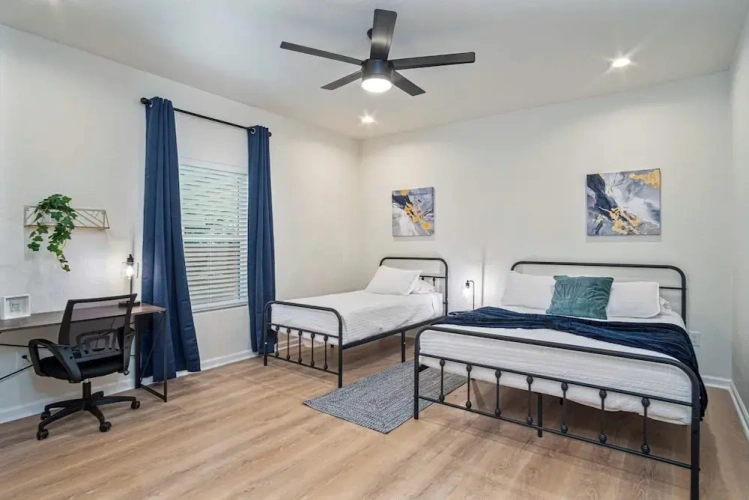 4 Bedrooms Cottage