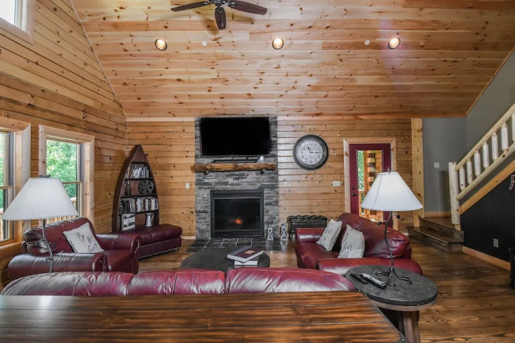 Footsteps from Fun 1 Bedroom House