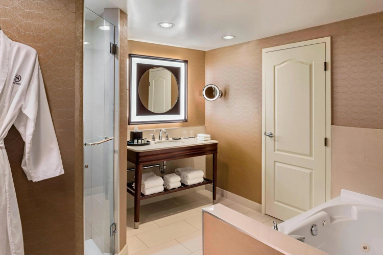 Sheraton Suites Calgary Eau Claire photo 11