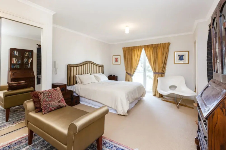 JASMINE, 2BDR Port Melbourne House