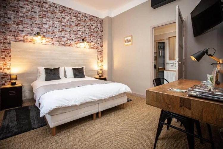 Standard Double Suite