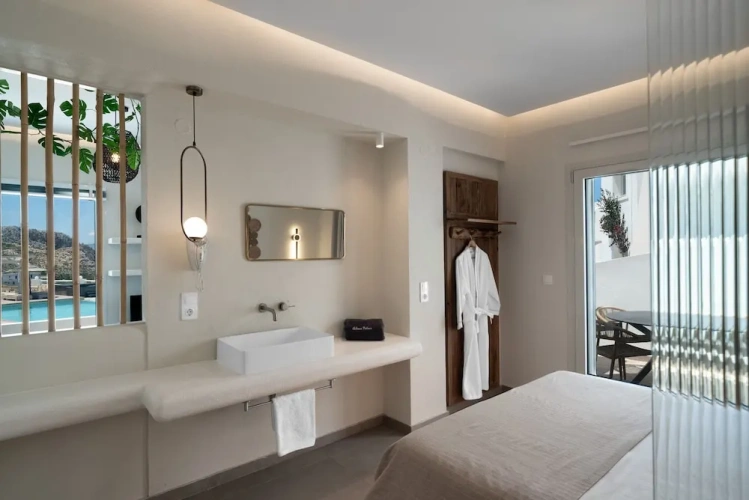 2 Bedrooms Family Suite with sea view