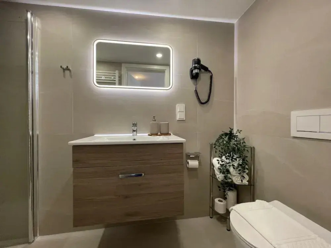 Five Studios - Premium Rooms