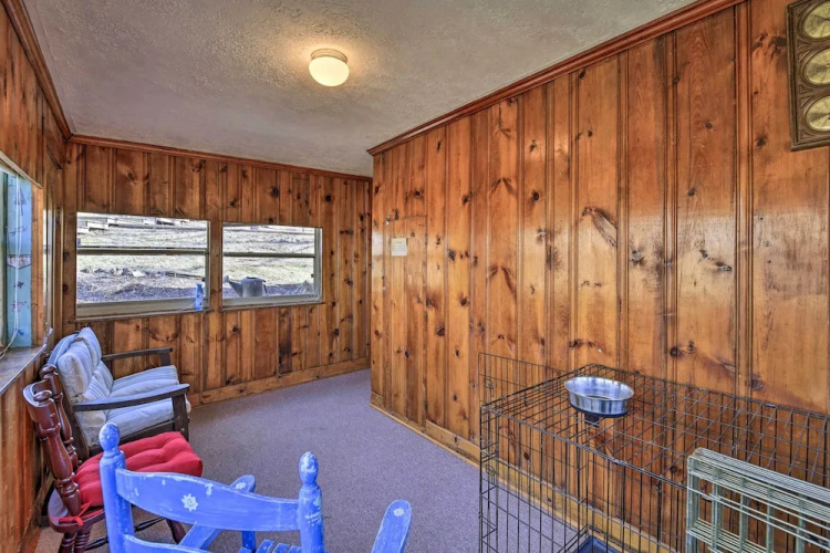 Pet-friendly Cabin w/ Dock on Claytor Lake!
