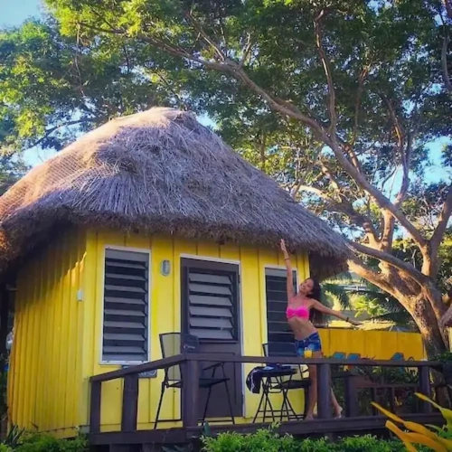 1 Bedroom Bungalow with balcony and beachfront