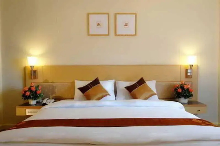 Suriwongse Tower Inn