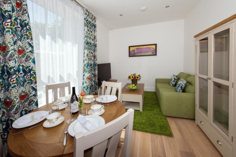 1 Bedroom Apartment