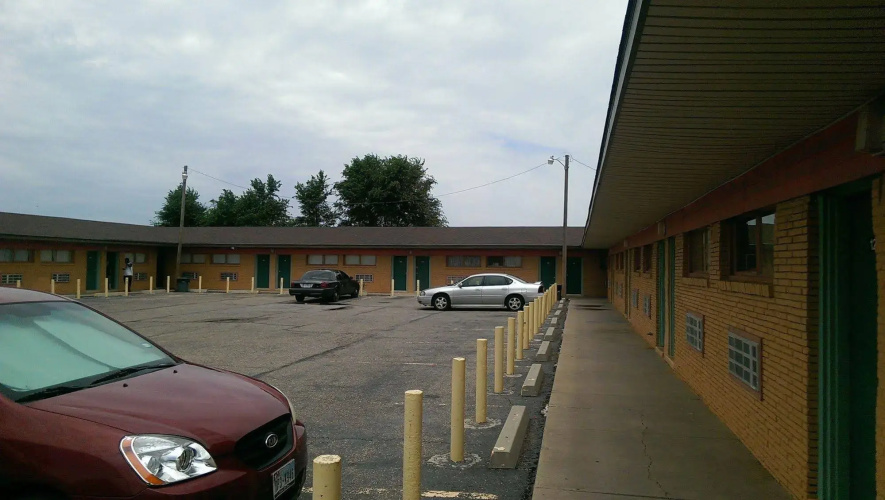 Deluxe Inn