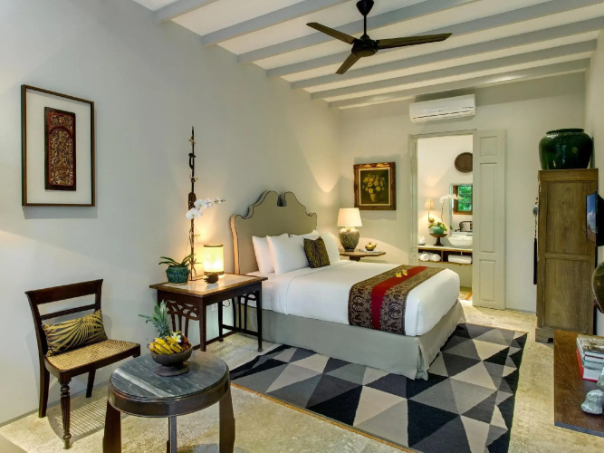 Room & Vespa 3