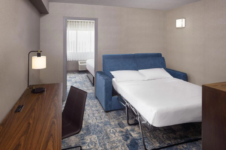 Four Points by Sheraton Edmonton South