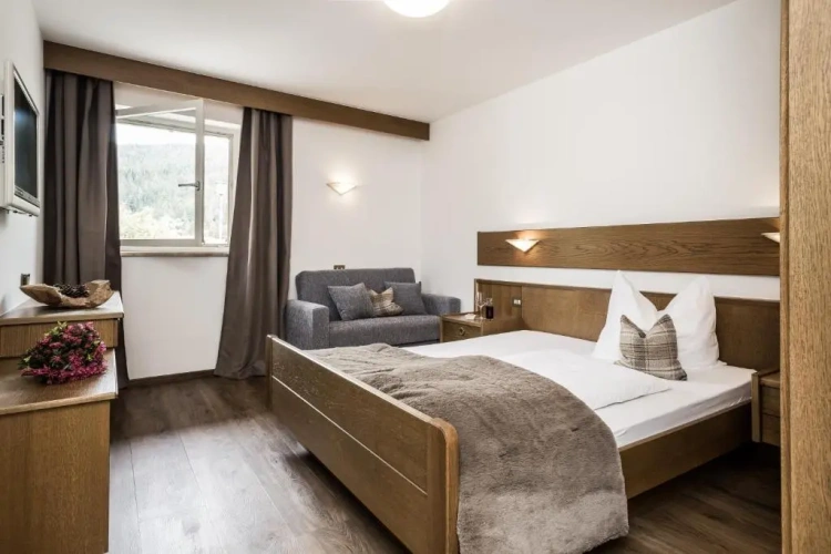 1 Bedroom Standard Double room with balcony and with land view