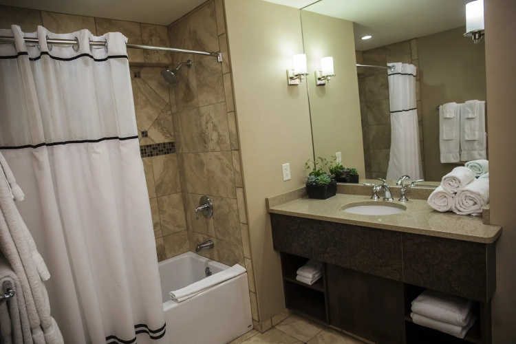 Lake Lawn Resort