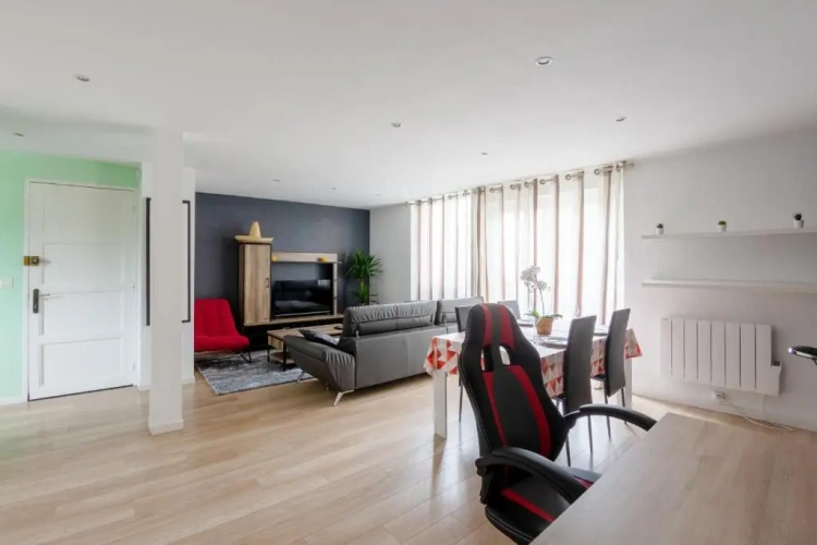 2 Bedrooms Apartment