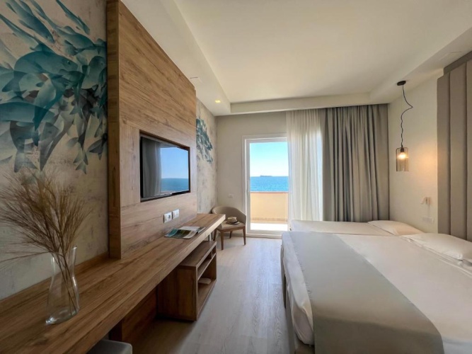 Standard Triple room with sea view