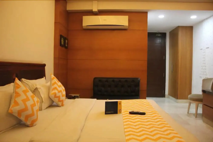 Fabhotel Lm Residency DLF Phase 2