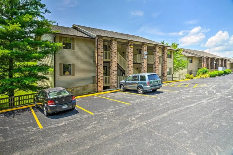 Pet-friendly Branson Retreat w/ Pool & Golf Access