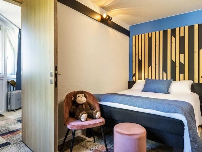 Standard Quadruple Suite