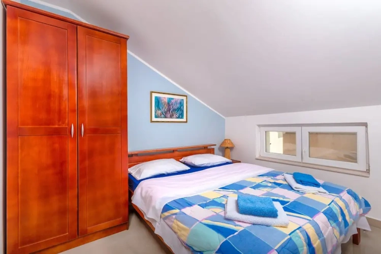 Apartment with balcony and with sea view