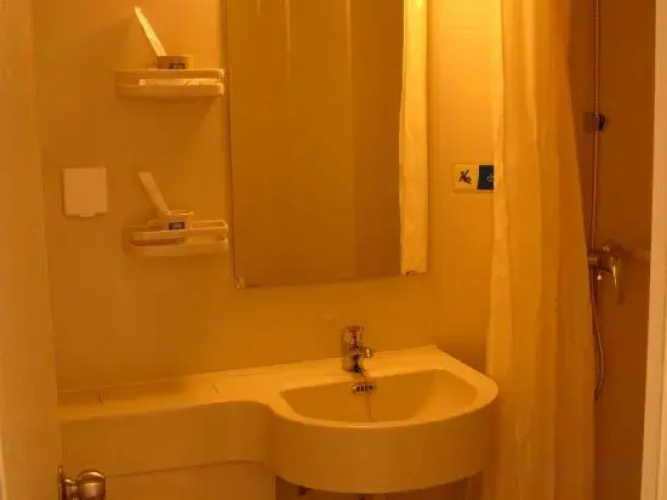 Eaka Hotel