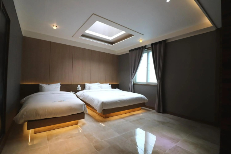 Airport Hotel