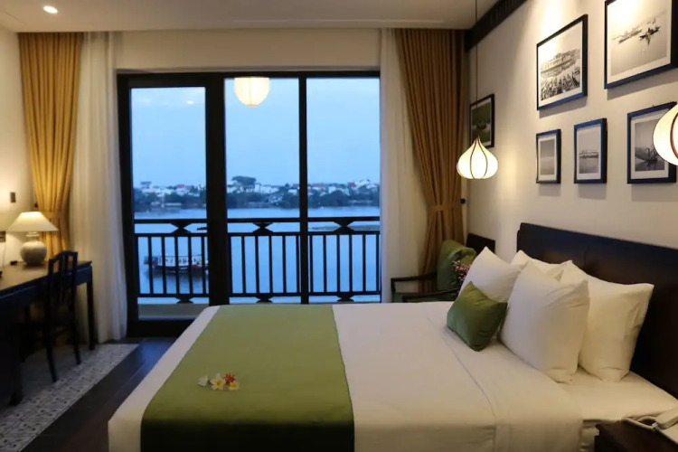 ROXANA RIVER VILLAOver view