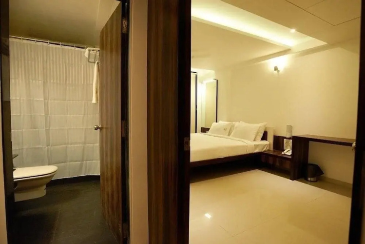 Hotel Shree Sai Dhan