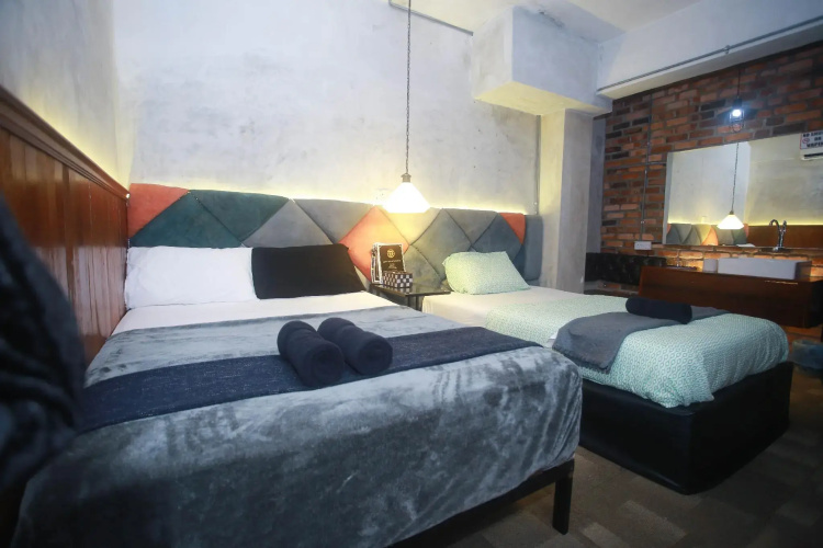 Bunker Hotel & Restaurant