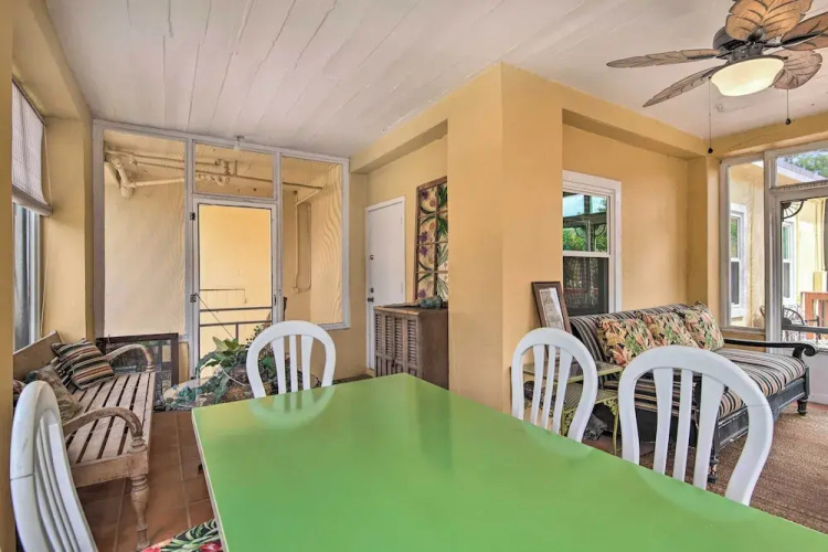 'coastal Cove' w/ Private Deck, 4 Mi to Beach