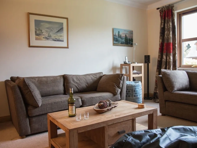 5 Bedrooms Cottage