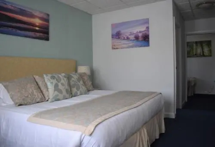 Sandown Park Lodge
