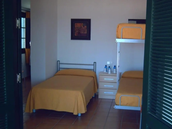 Standard Triple room