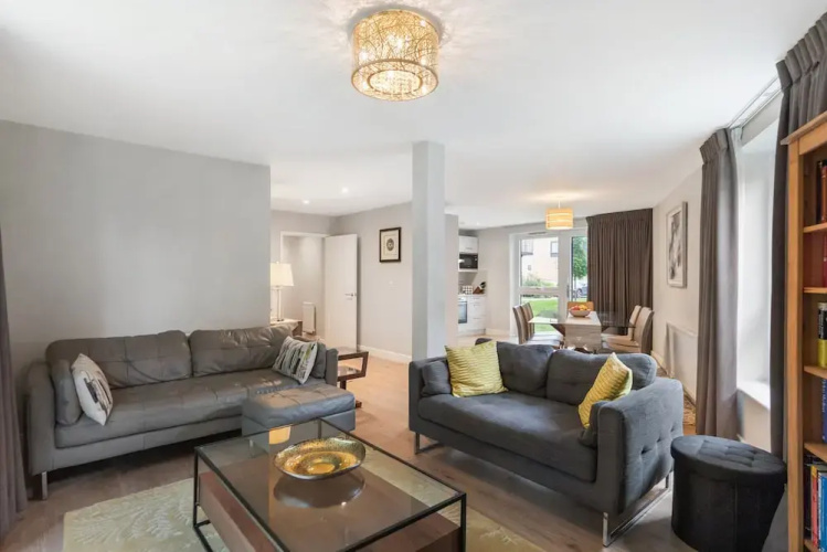 Modern 3Br Flat Quick Links To Ldn & Heathrow