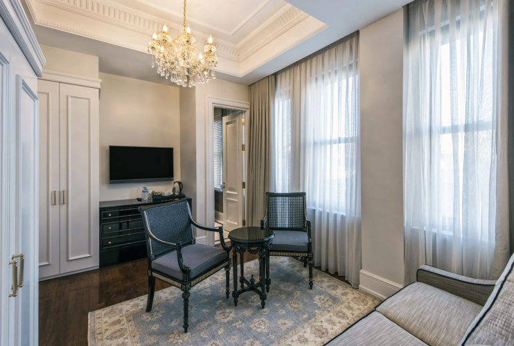 1890 Suites Hotel