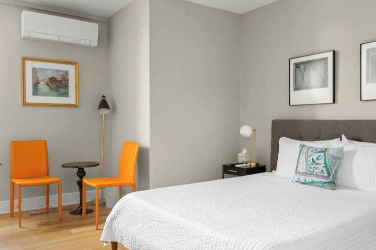 Howard Hotel