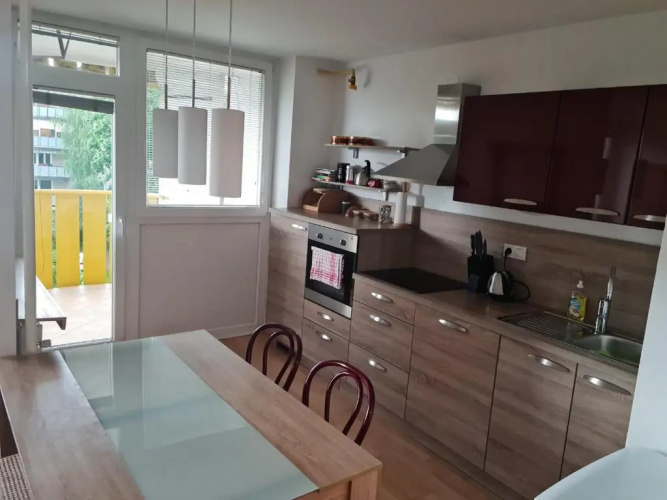 Thomas apartment 028