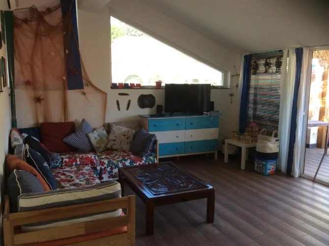 Apartment with partial sea view