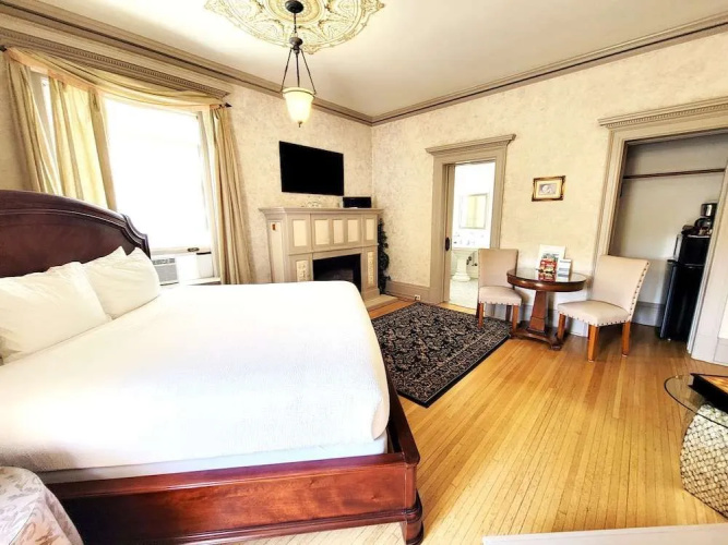Historic Cotton Mansion Duluth Boutique Hotel