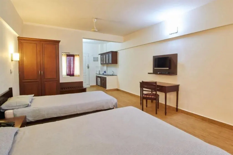 Plaza Suites
