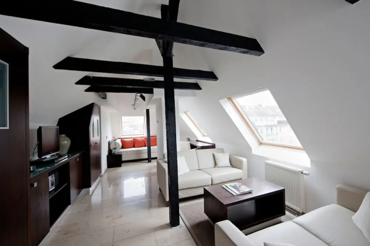 BURNS Art Apartments