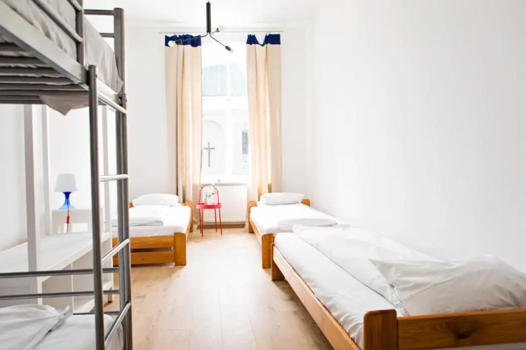 Standard Sextuple Family room