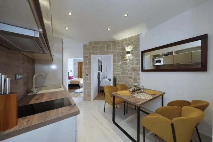 2 Bedrooms Apartment