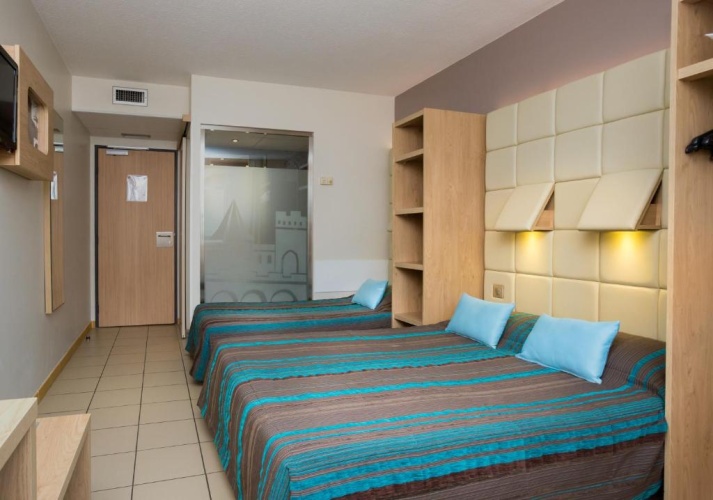 Standard Triple room