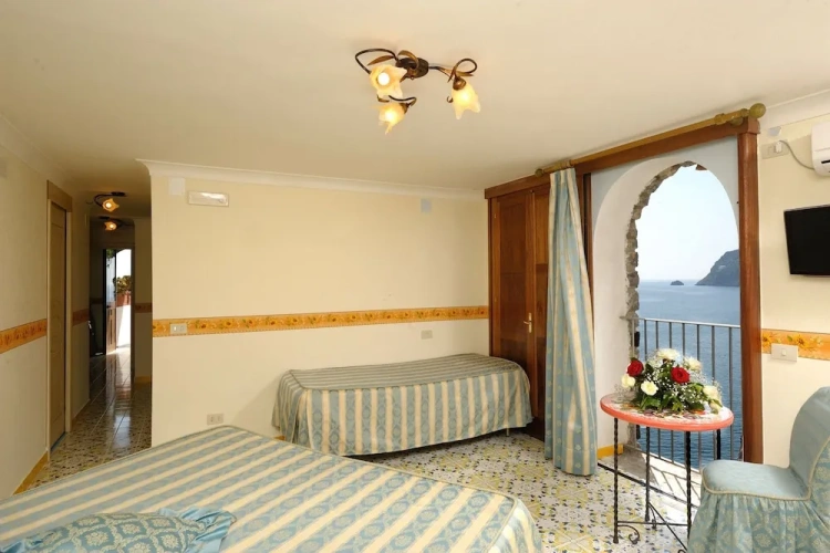 1 Bedroom Standard Quadruple room with balcony and with sea view