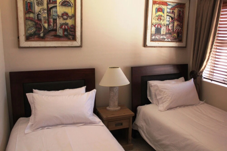 8 Santorini Self catering