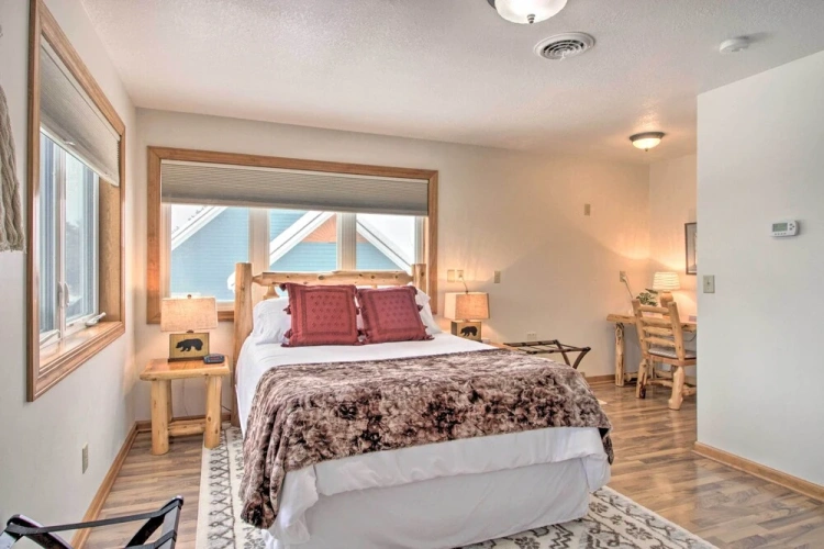 2 Bedrooms Apartment