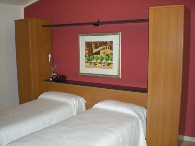 Standard Triple room
